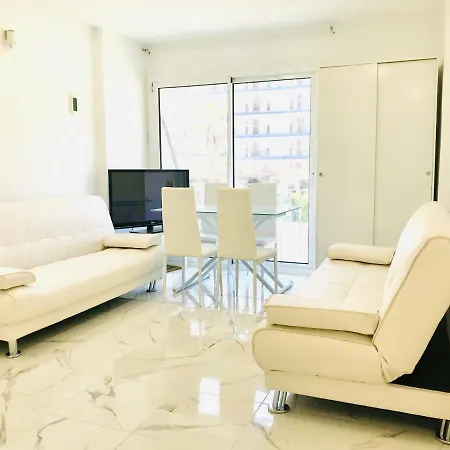 Modern And Design Near The With Large Swimming Pools Appartamento