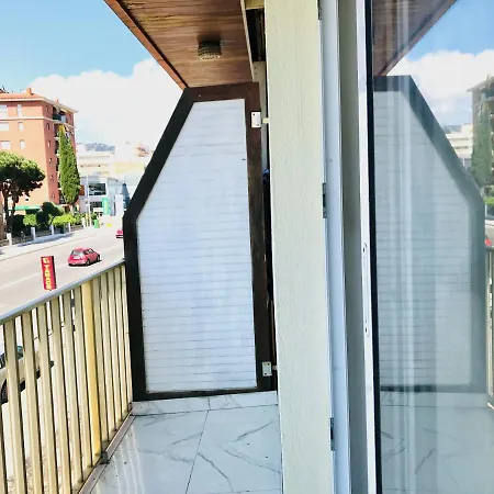 Modern And Design Near The With Large Swimming Pools *