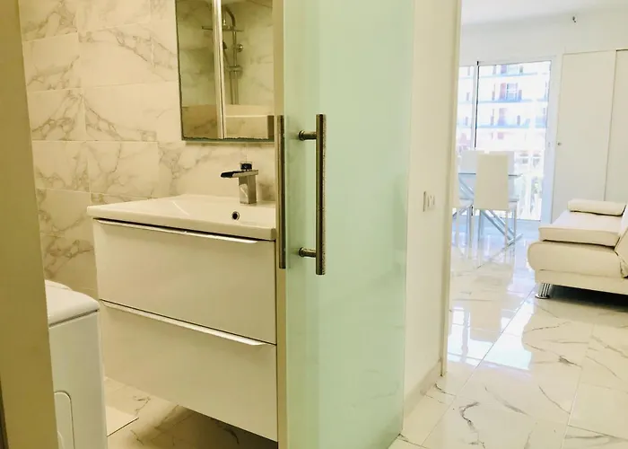 Modern And Design Near The With Large Swimming Pools