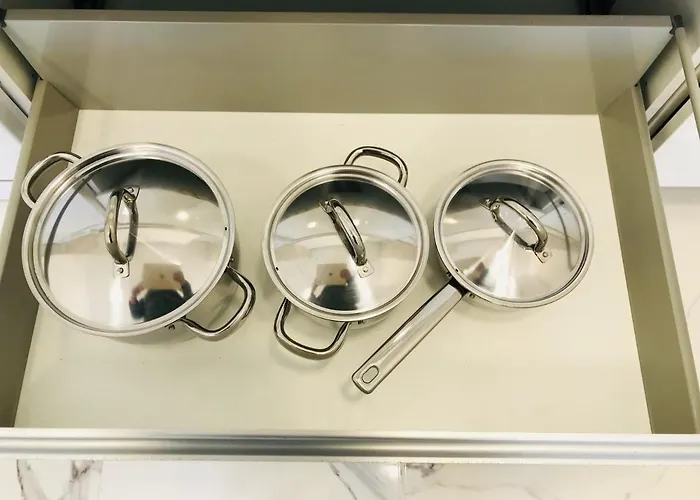 Modern And Design Near The With Large Swimming Pools 公寓 *