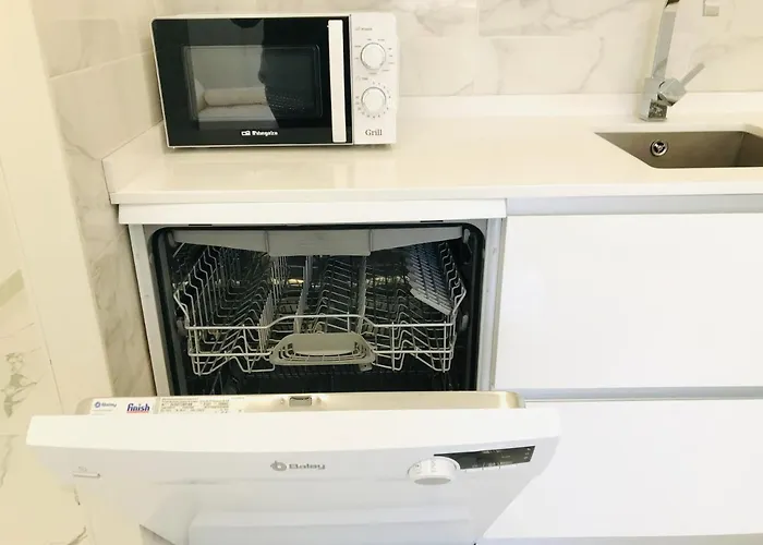 Modern And Design Near The With Large Swimming Pools *