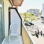 Modern And Design Near The With Large Swimming Pools 公寓