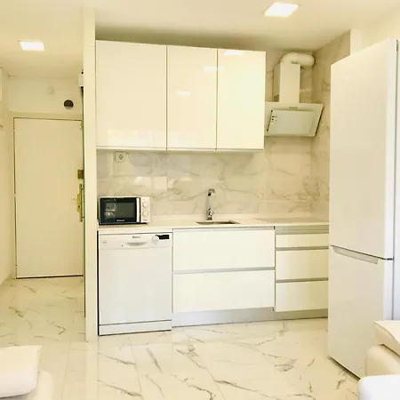Apartment Modern And Design Studio Near The With Large Swimming Pools *