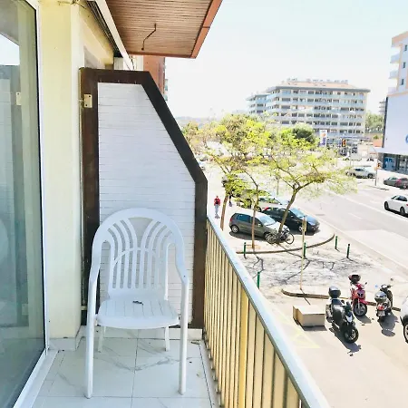 Modern And Design Studio Near The With Large Swimming Pools דירה