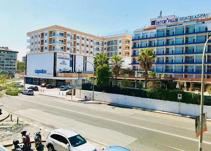 Апартаменти Modern And Design Near The With Large Swimming Pools