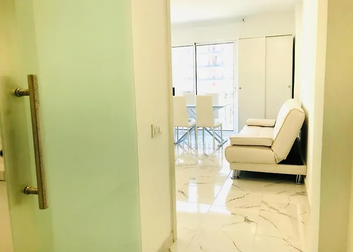 Modern And Design Near The With Large Swimming Pools 아파트 *