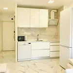 Apartament Modern And Design Near The With Large Swimming Pools *